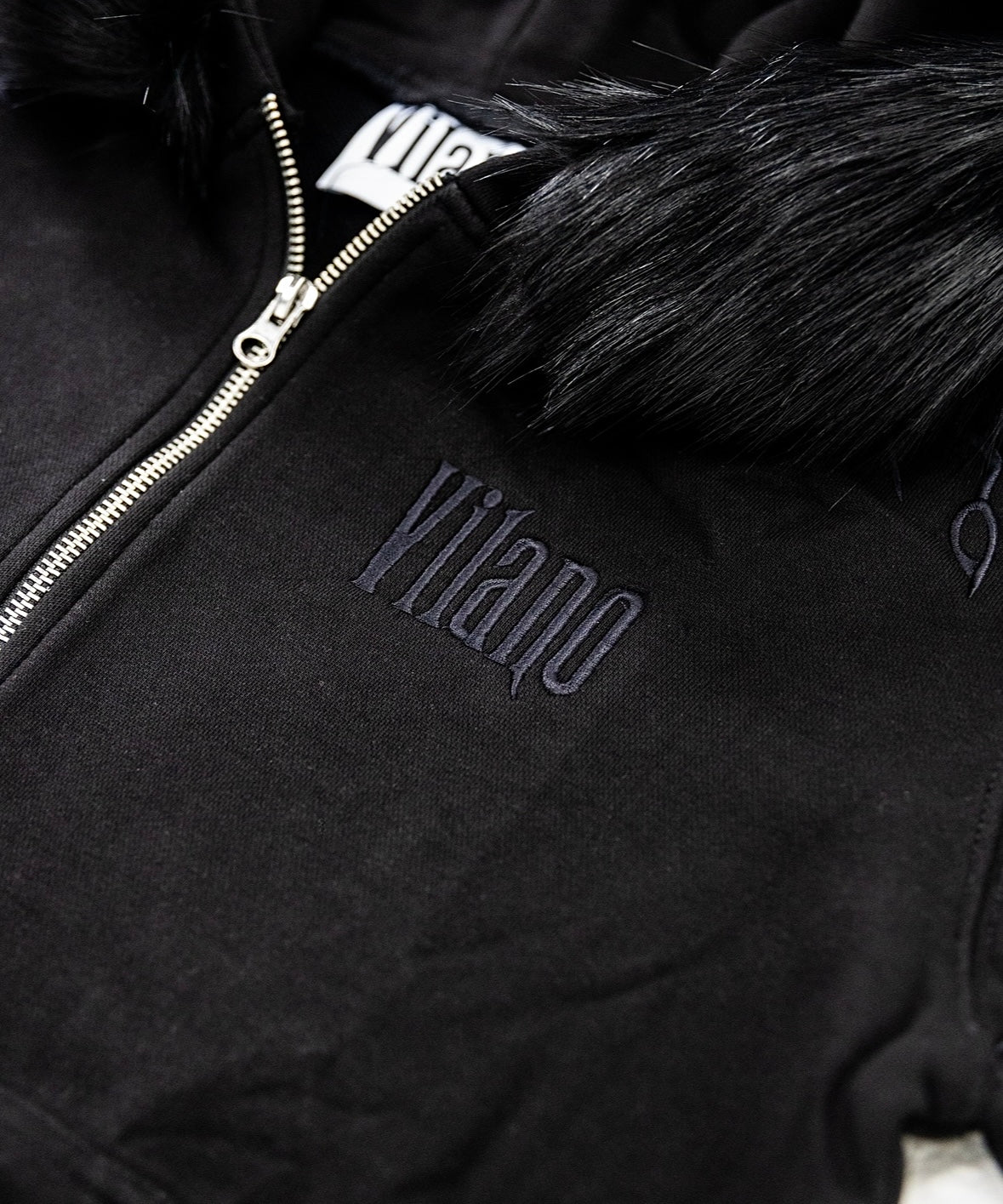 VILANOSIXX FAUX FUR ZIP UP BLACK